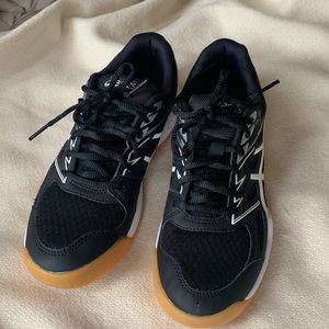 Women’s Asics Upcourt 4, size 8 US 39.5 EU, volleyball court shoe